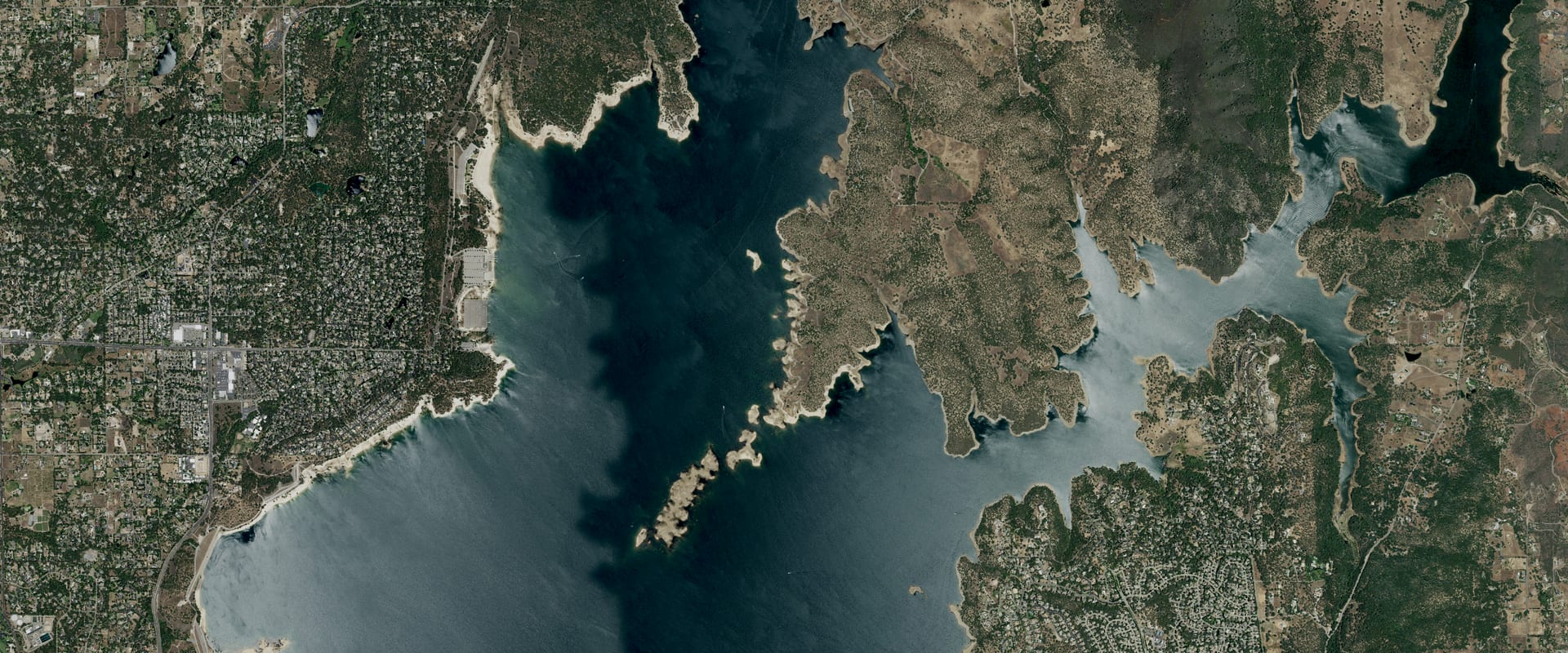 Aerial photo of Folsom Lake and its shoreline