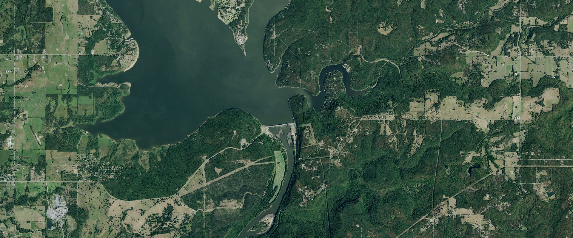 Aerial photo of Fort Gibson Lake and its shoreline