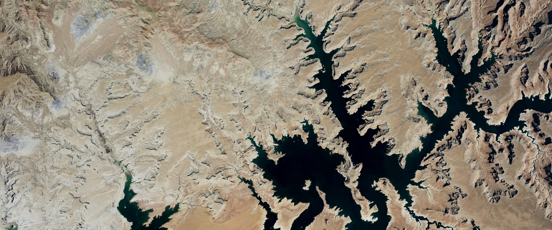 Aerial photo of Lake Powell and its shoreline